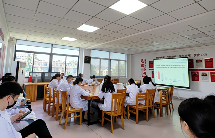 注意饮食卫生,把好病从口入关—校医院召开专题业务学习会议